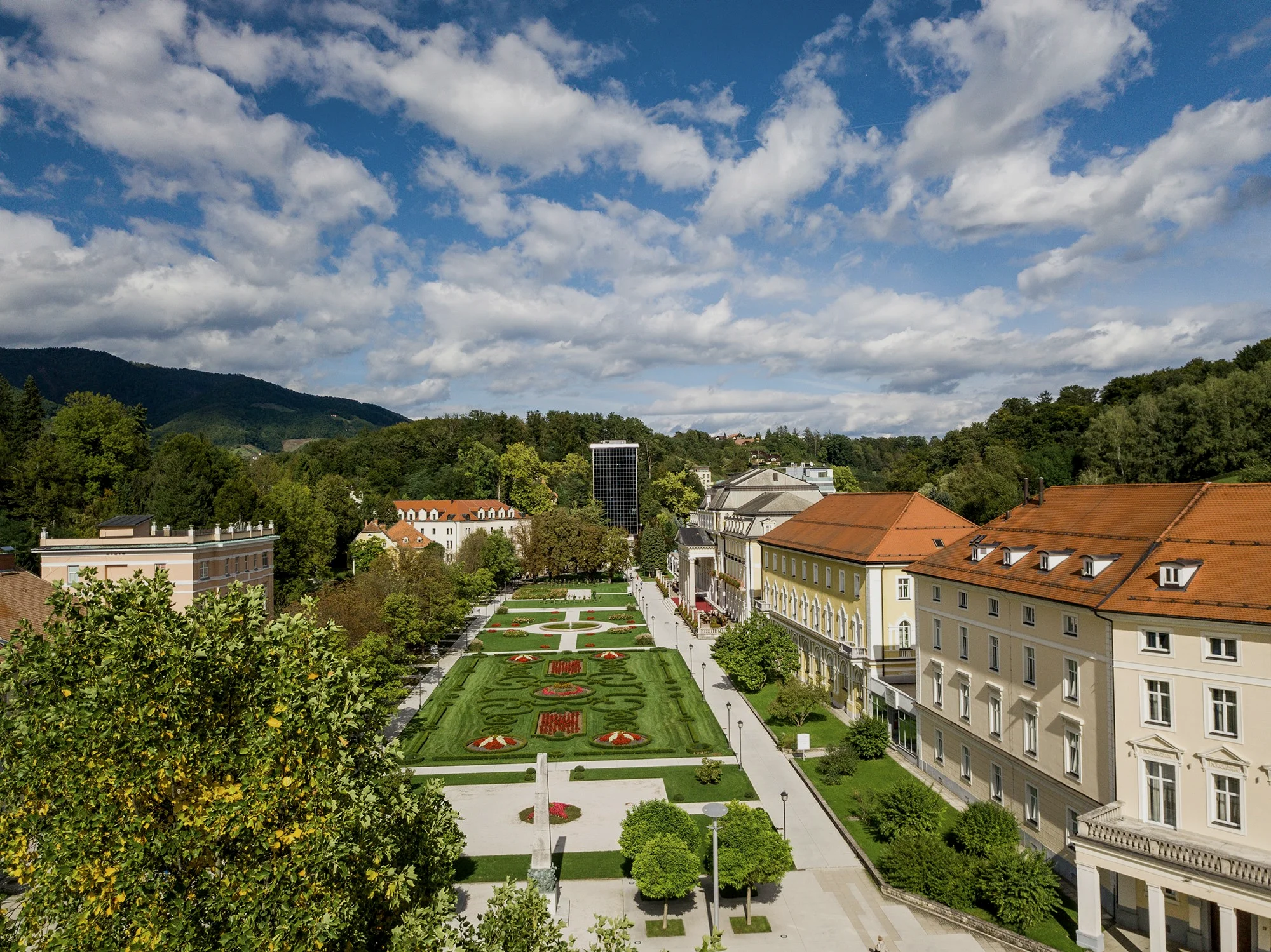 Rogaška Slatina — zdraviliška promenada belle époque
