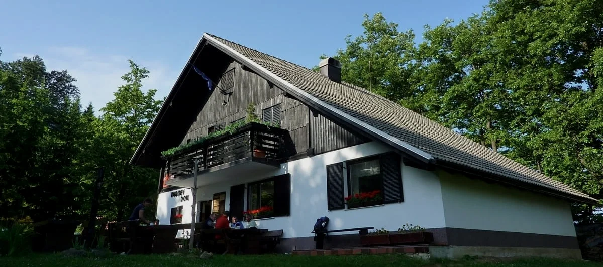 Rudijev dom — planinska koča pod vrhom Donačke gore