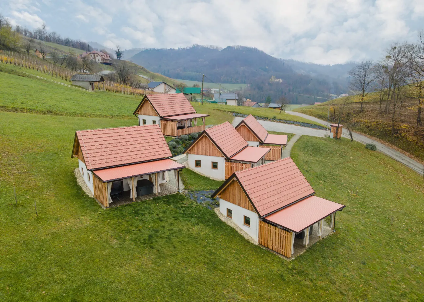 Hiška Marjetica — glamping Pod Goro na travniku